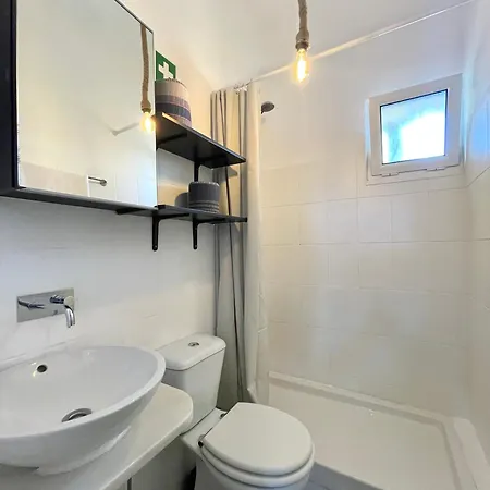 Apartment Hidden Gem Rustic Modern 2 Bedroom Flat *