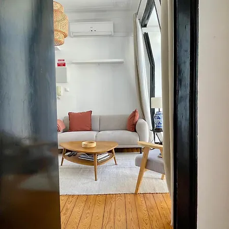 Hidden Gem Rustic Modern 2 Bedroom Flat * ליסבון