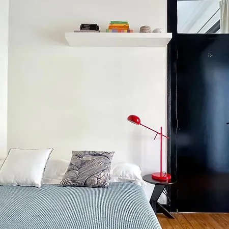 Апартаменты Hidden Gem Rustic Modern 2 Bedroom Flat Лиссабон