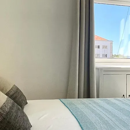 Hidden Gem Rustic Modern 2 Bedroom Flat Lisbon