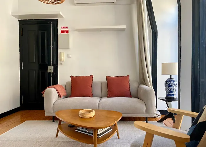 Hidden Gem Rustic Modern 2 Bedroom Flat Lissabon