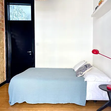 Hidden Gem Rustic Modern 2 Bedroom Flat *